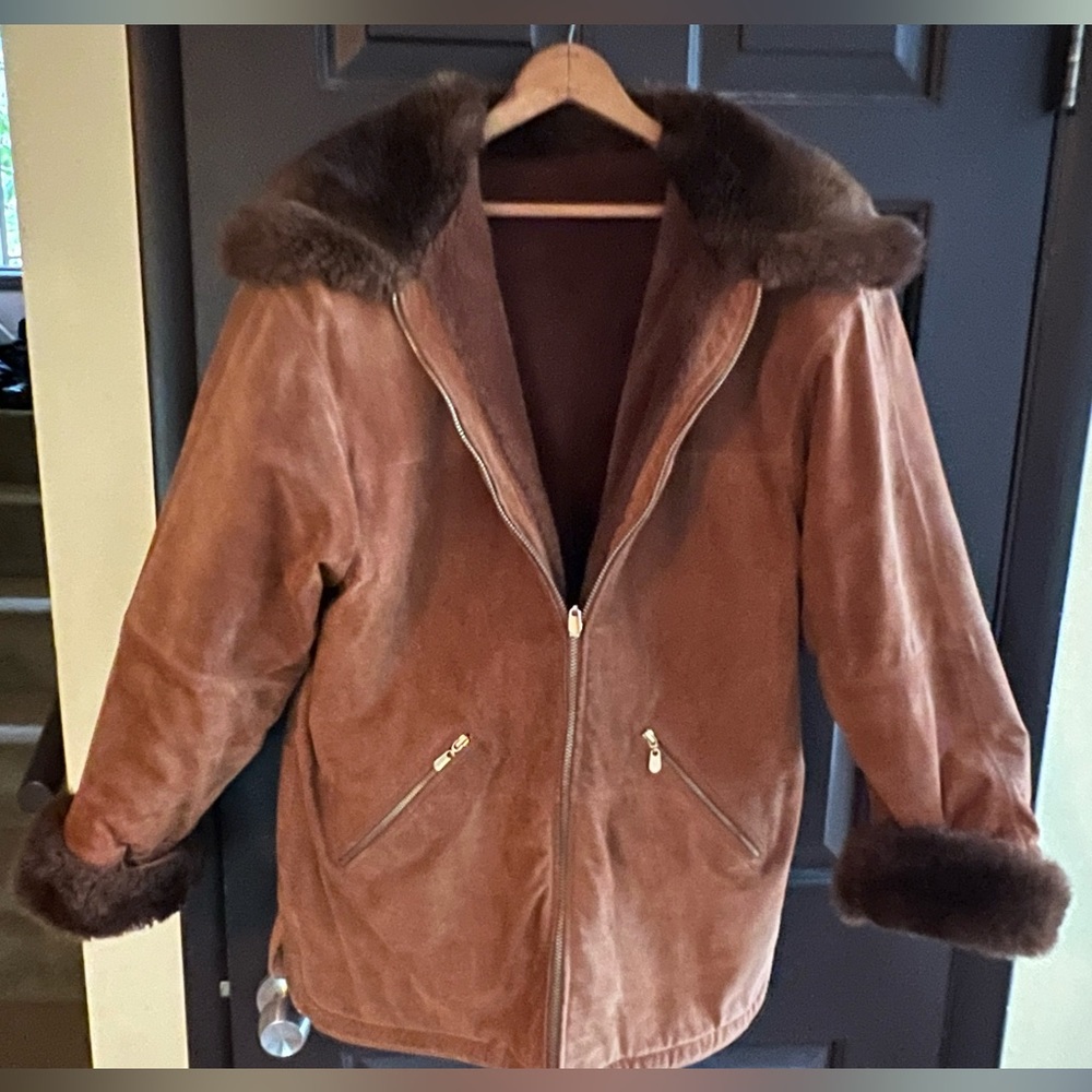Warm and reversible leather coat
